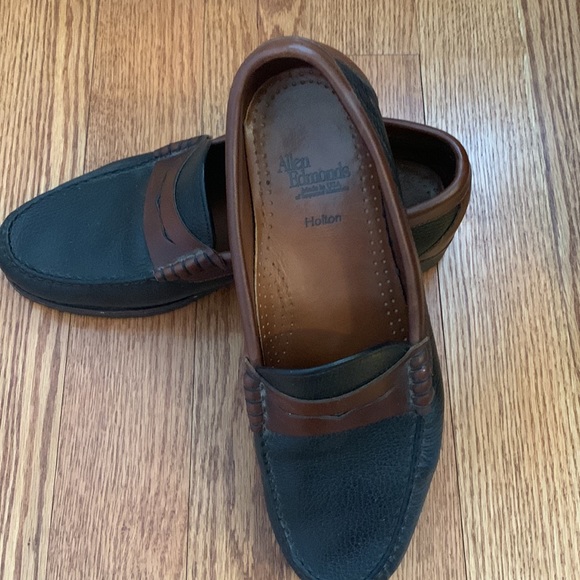 Men’s Allen Edmonds Holton two-toned penny loafers. Size 8.5